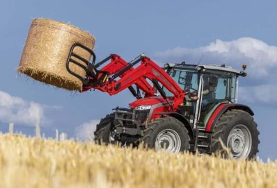 Massey Ferguson 5M.115 Dyna-4 Essential traktor