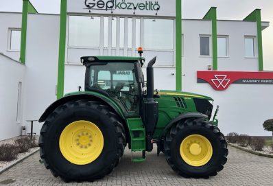 JOHN DEERE 6215R traktor