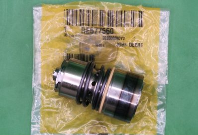 RE577560 — JOHN DEERE SCV CONNECTOR OE.