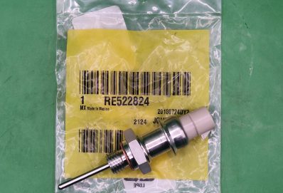 RE522824 // DZ122256 – JOHN DEERE SENSOR OE.