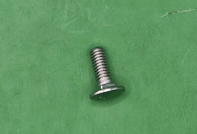 03H2106 – JOHN DEERE SCHRAUBE OE.