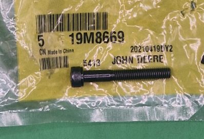 19M8669 – JOHN DEERE BOLT OE. 19M8669 – JOHN DEERE BOLT OE.