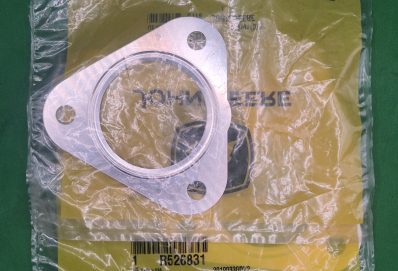 R526831 – ЗАПТИВАЧ ЗА ЦЕВ EGR СИСТЕМЕ ЏОН ДИР, 3 РУПЕ, ОЕ. R526831 – ЗАПТИВАЧ ЗА ЦЕВ EGR СИСТЕМЕ ЏОН ДИР, 3 РУПЕ, ОЕ.