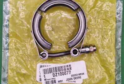 DZ100677 – JOHN DEERE EGR SCHELLE „V-BAND“ OE.