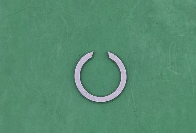 R73380 – JOHN DEERE ZABEZPEČOVACÍ KROUŽEK OE.
